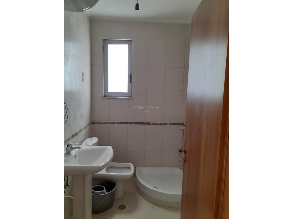 Shitet Apartament 2+1+2 Tualete + 1 Ballkon