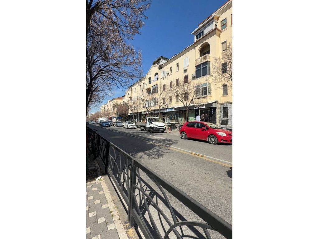 SHITET APARTAMENT 2 + 1 TEK RRUGA E DURRESIT 1