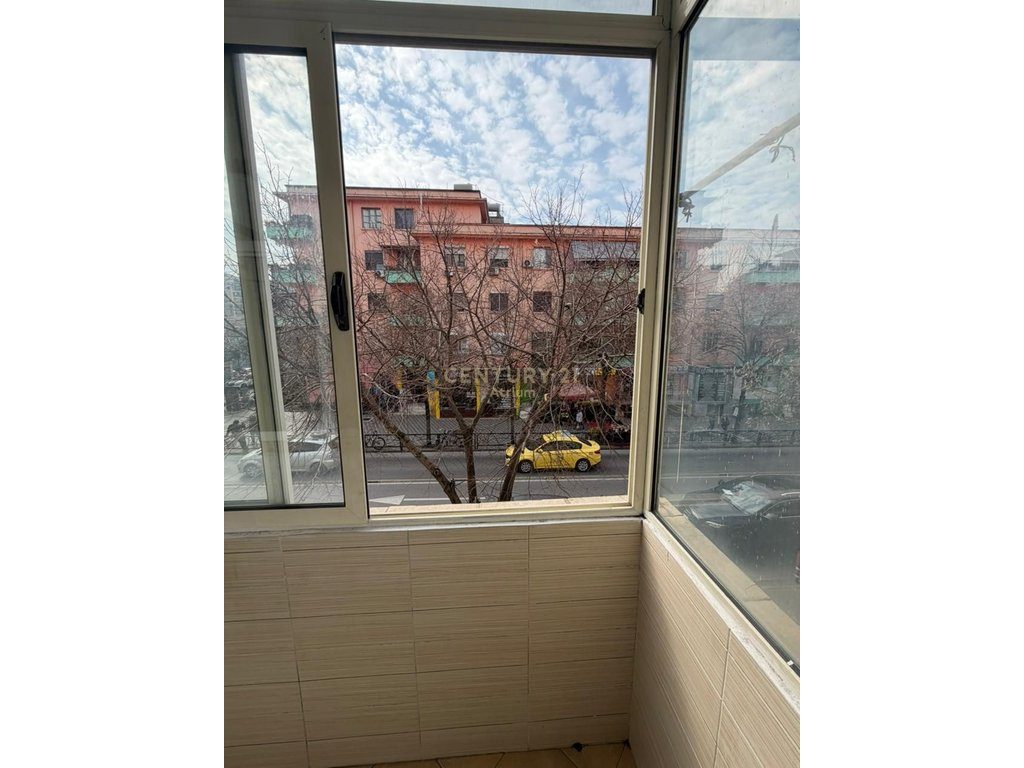 SHITET APARTAMENT 2 + 1 TEK RRUGA E DURRESIT 1