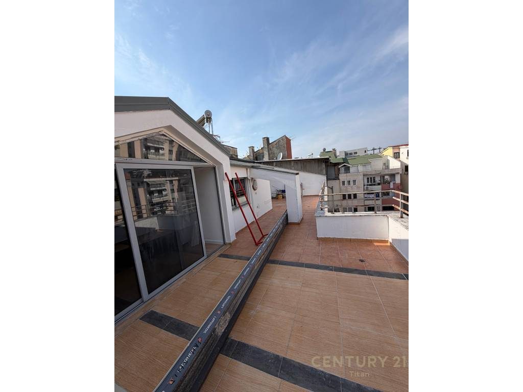 Shitet apartament 1+1 ne Fresk
