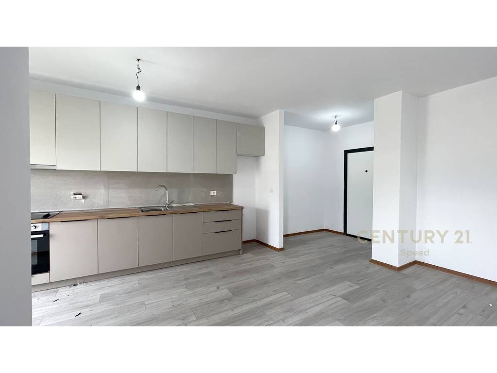 Apartament 2+1 Ne Rrugen 5 Maji per Qira