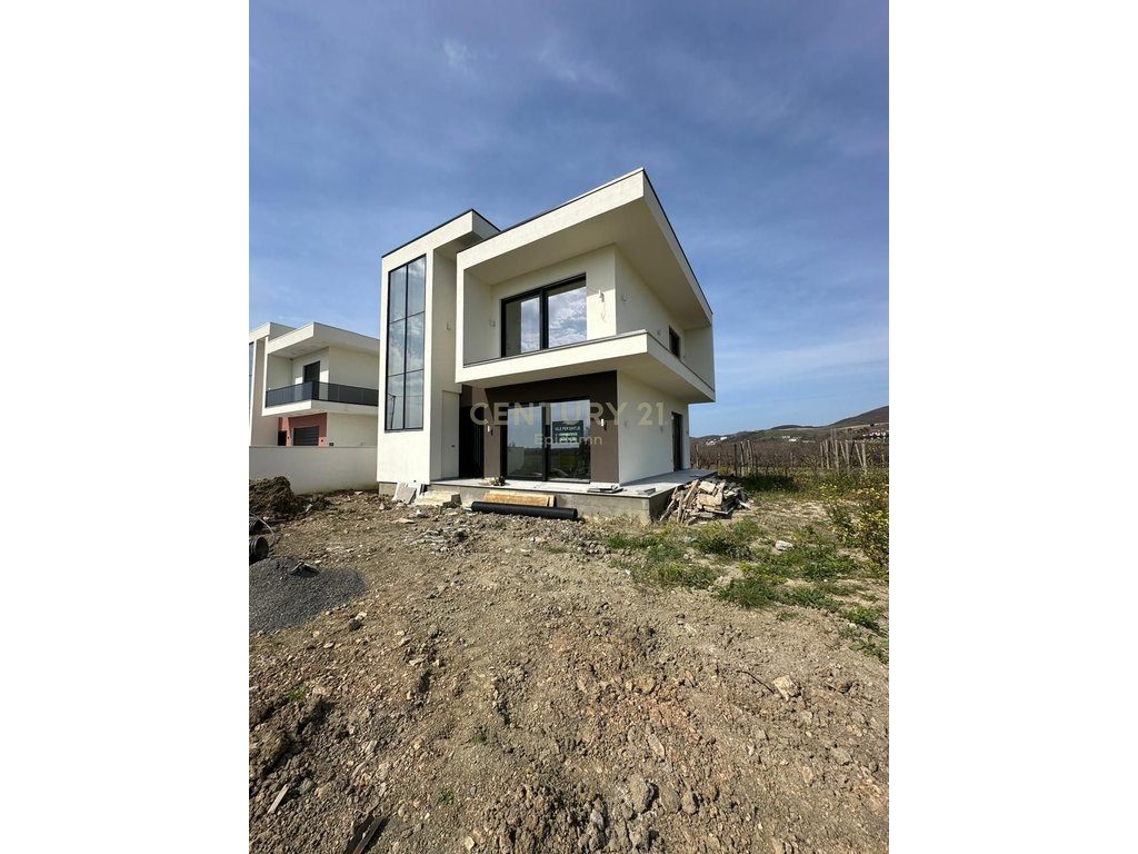 EKSLUZIVE! SHITET VILE INDIVIDUALE ME PISHINE NE GJIRIN E LALZIT!  340.000€