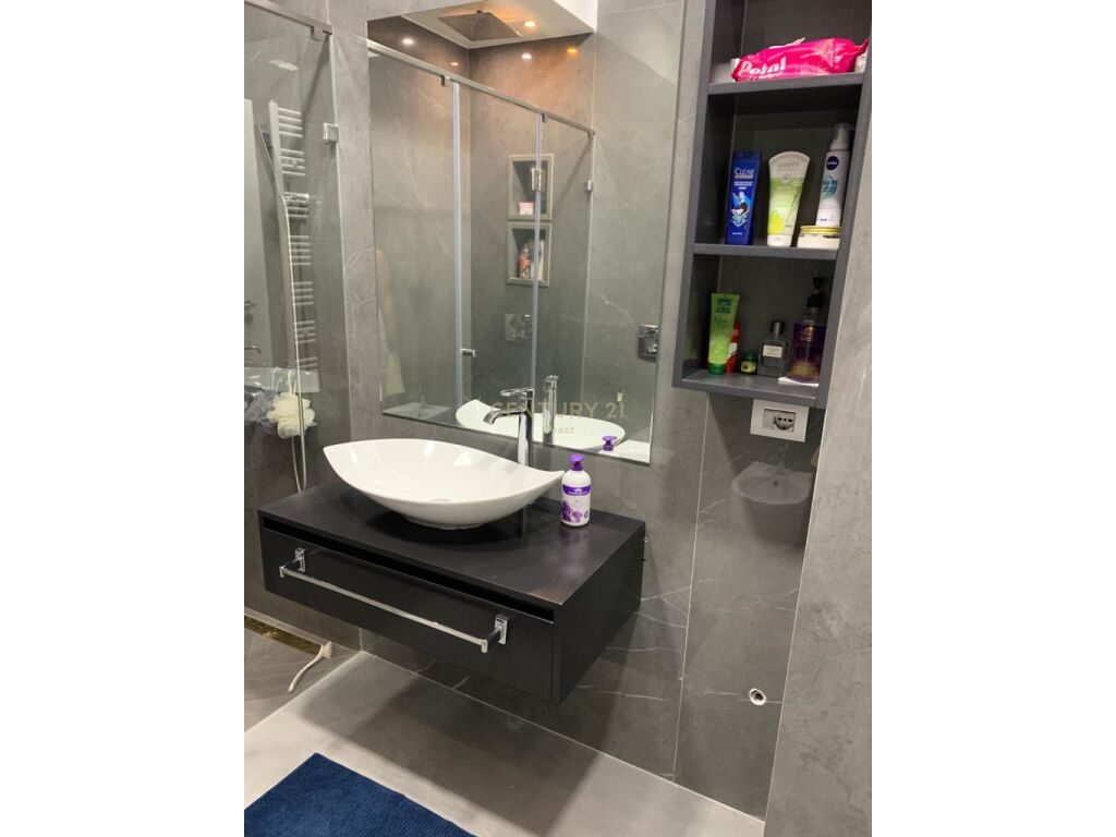 JEPET ME QIRA  APARTAMENT  1+1+2  NE SKELE , VLORE!!!