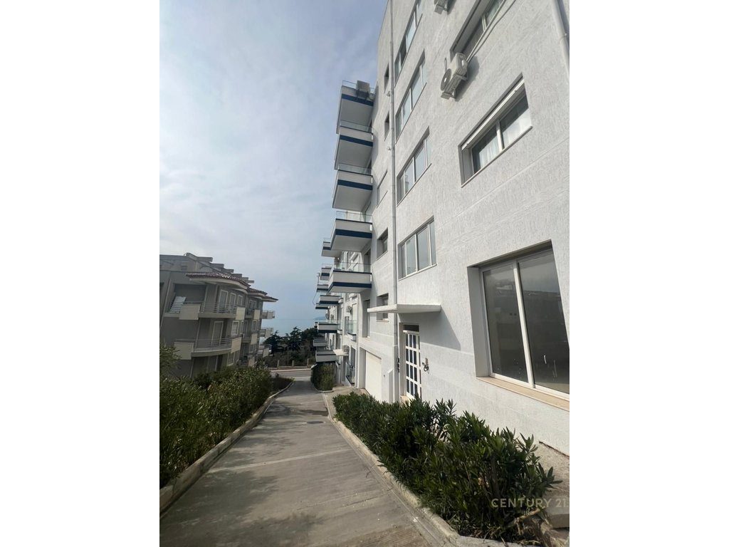 Apartament 2+1+2 per shitje tek Uji i Ftohte