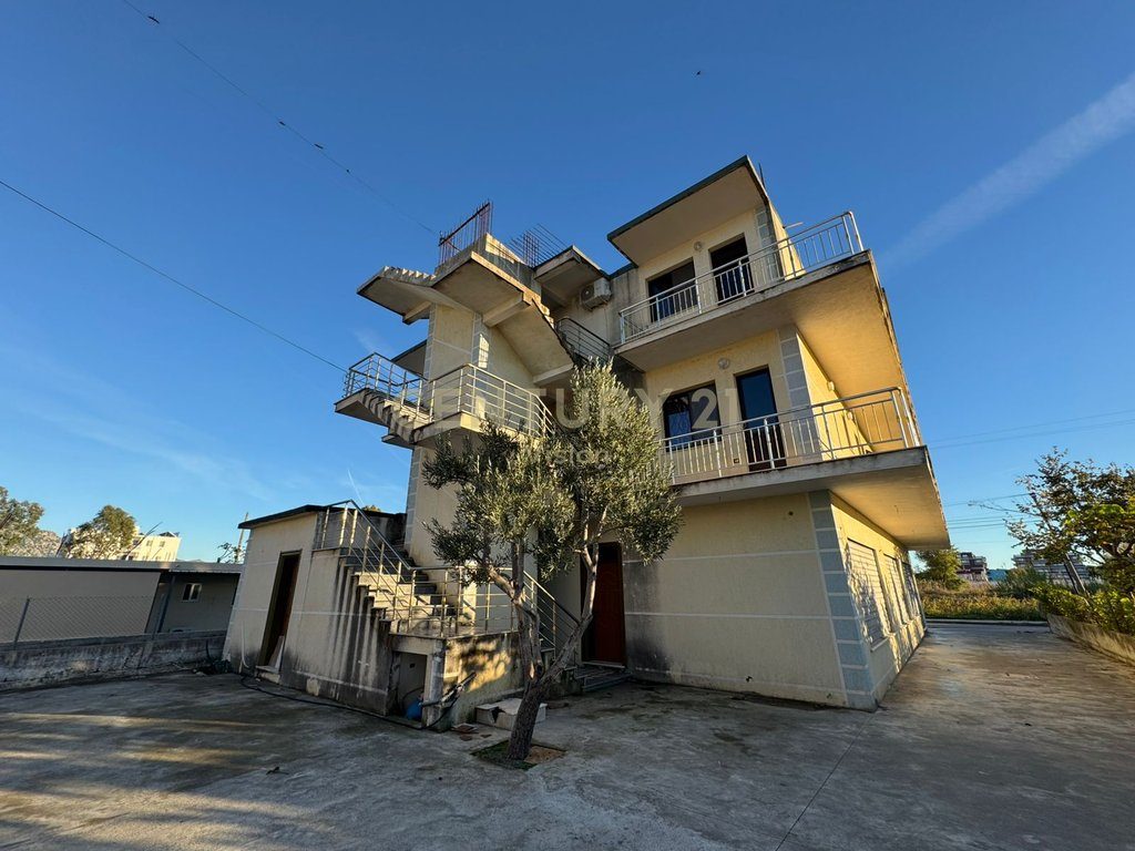 Hotel 3-katesh per shitje ne Velipoje