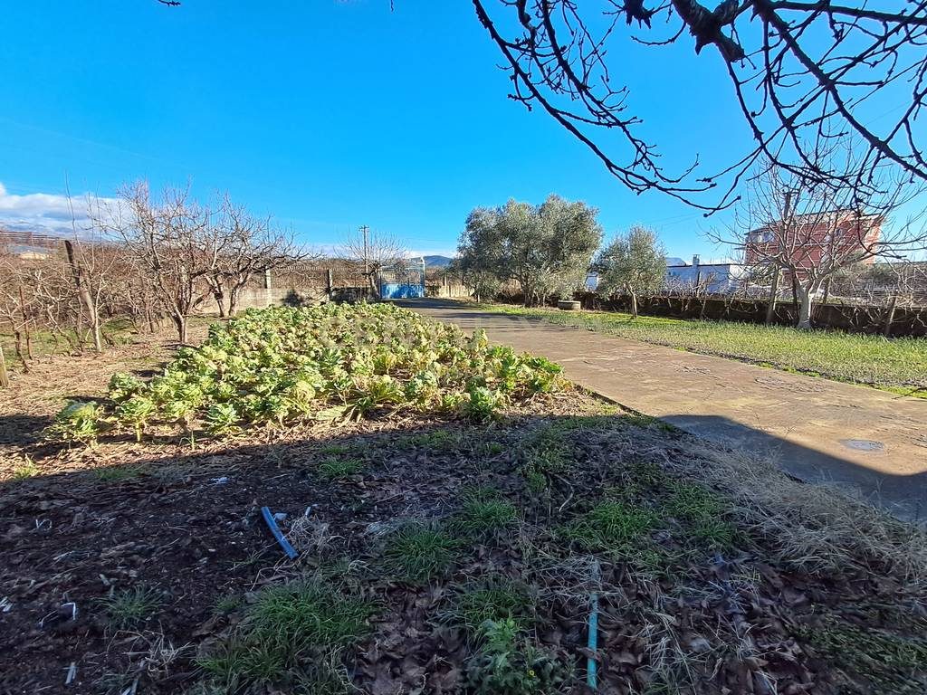 Shtepi 2-kateshe + toke per shitje ne golem, Shkoder - 1600 m2