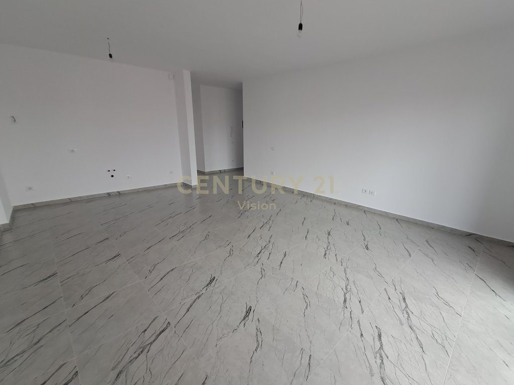 Apartament 3+1+3+ 2 ballkone per shitje, afer Arres se Madhe, Shkoder -    135 m2