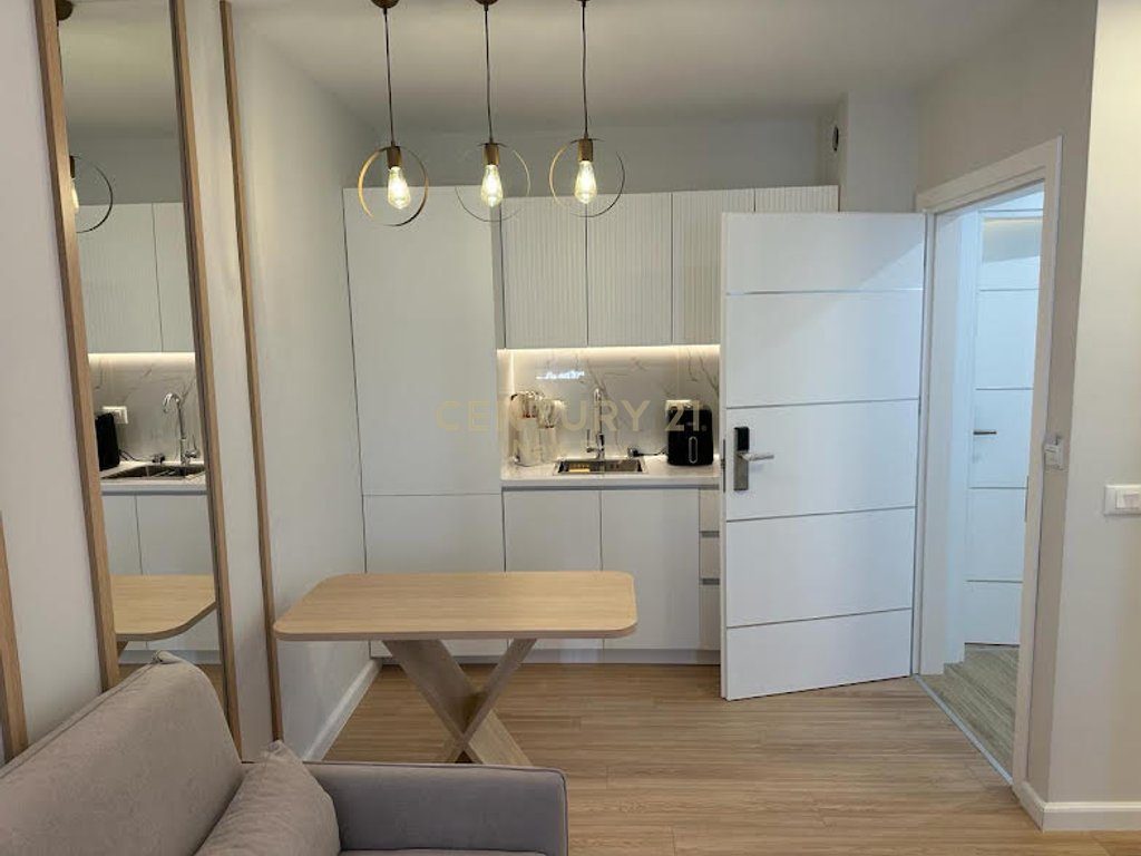 Shiten 2 apartamente 1+1 te bashkangjitur.