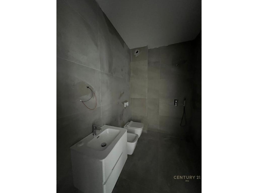 APARTAMENT 2+1+2 PER SHITJE TEK BULEVARDI I RI!
