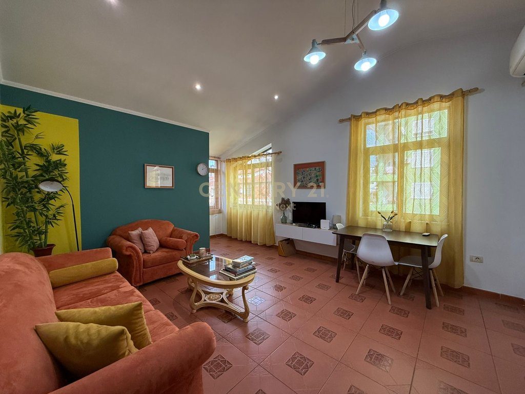 Shitet Apartament 2+1 ne Bllok (Juvenilja)