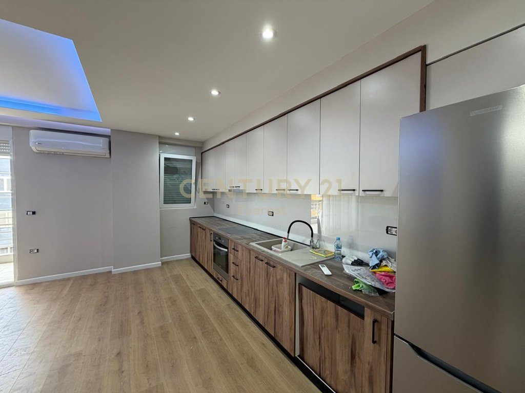 SHKOZE, APARTAMENT 2+1 PER QIRA