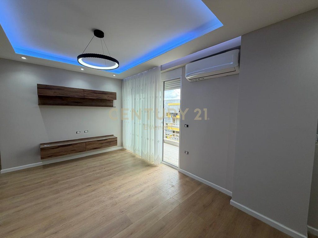 SHKOZE, APARTAMENT 2+1 PER QIRA