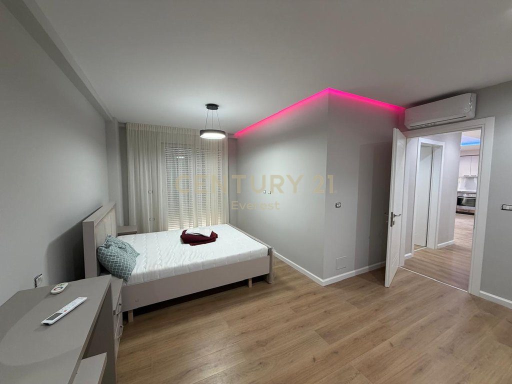 SHKOZE, APARTAMENT 2+1 PER QIRA