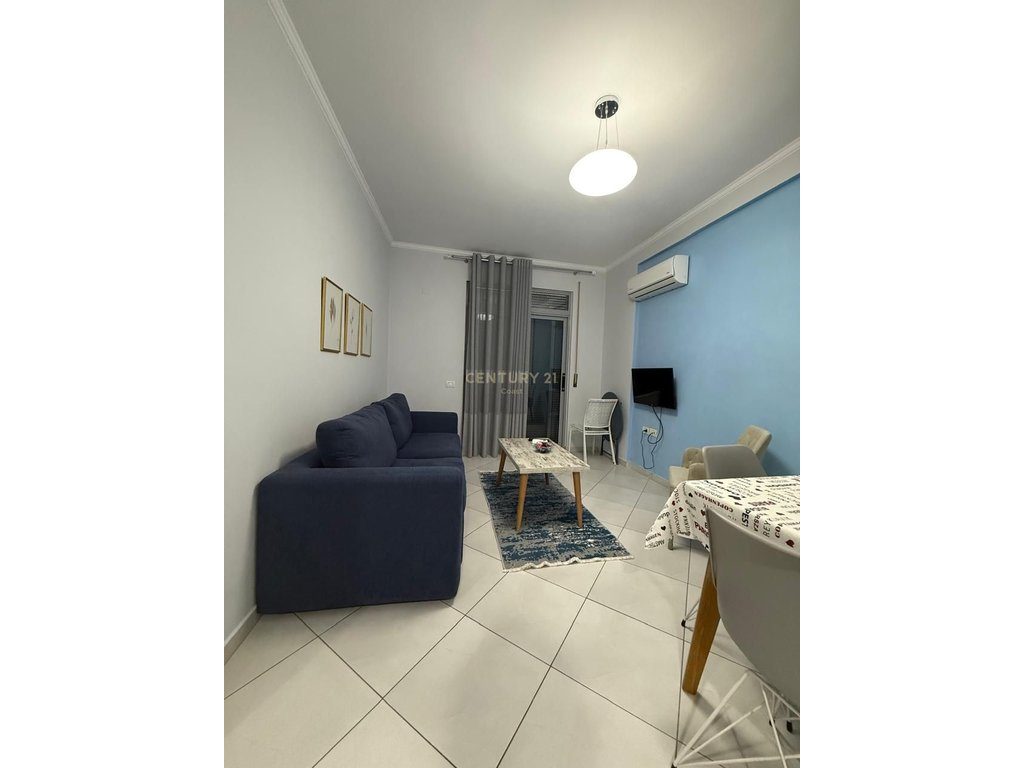 Shitet Apartament 1+1 në Uji i Ftohtë – pranë Vilave Qeveritare