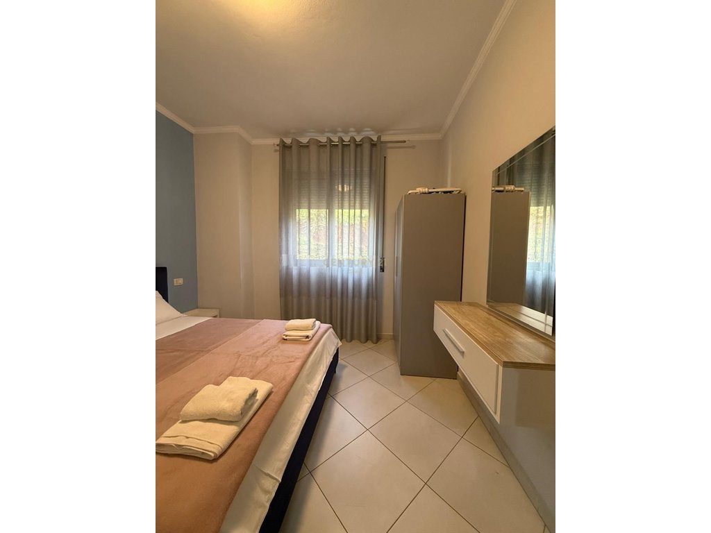 Shitet Apartament 1+1 në Uji i Ftohtë – pranë Vilave Qeveritare