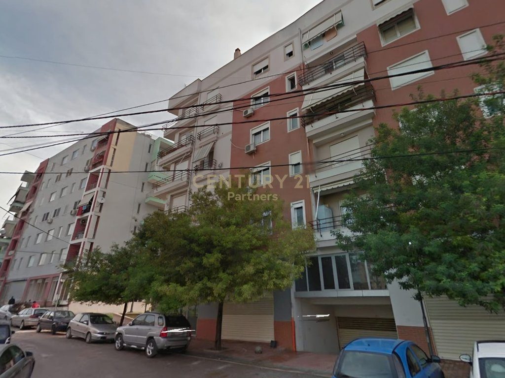Ambient Komercial në Shitje – Zona e Ali Demi, Tiranë