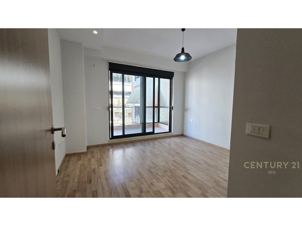 APARTAMENT 1+1 TEK KOMPLEKSI DELIJORGJI!