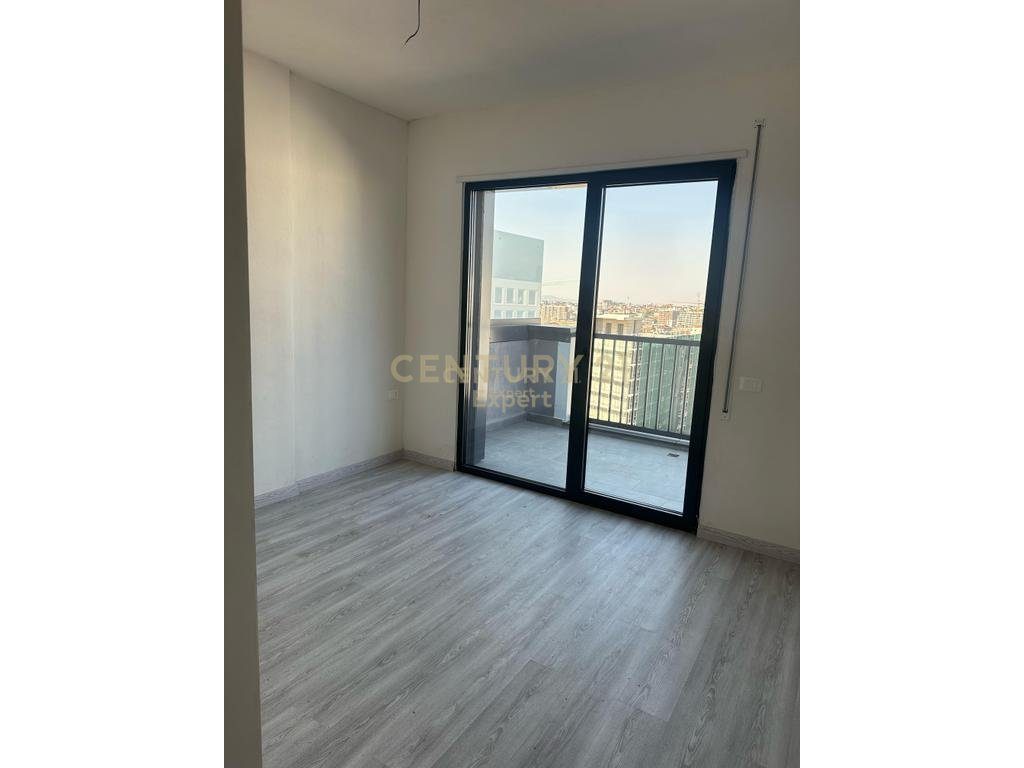 JAPIM ME QIRA APARTAMENT 1+1 PER ZYRA TEK BULEVARDI I RI!