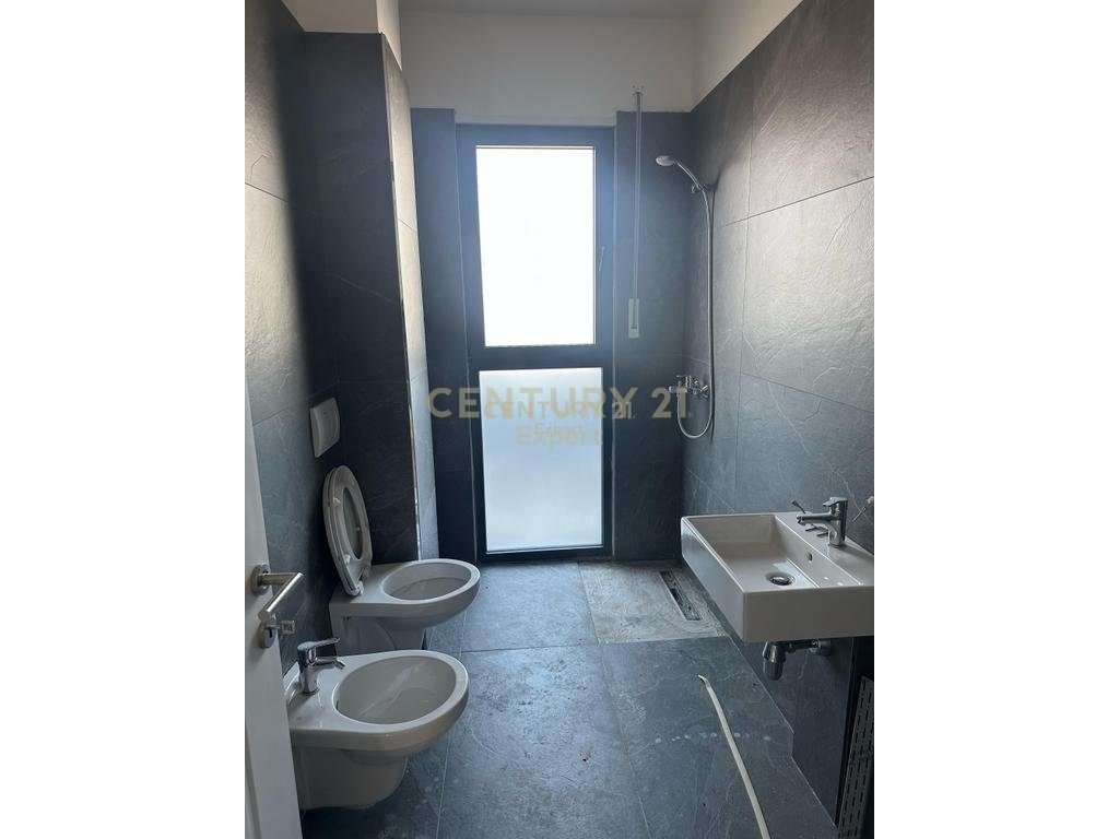 JAPIM ME QIRA APARTAMENT 1+1 PER ZYRA TEK BULEVARDI I RI!