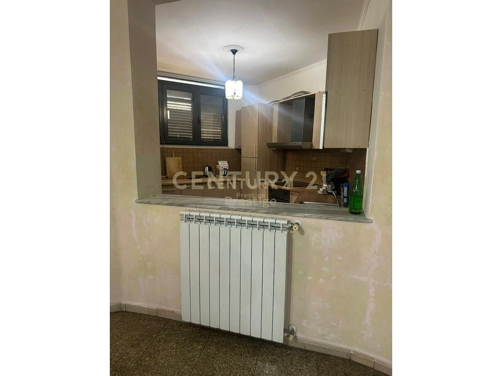KAT VILE ME QIRA PER ZYRE OSE BANIM, PRANE FAKULTETIT EKONOMIK, TIRANE!