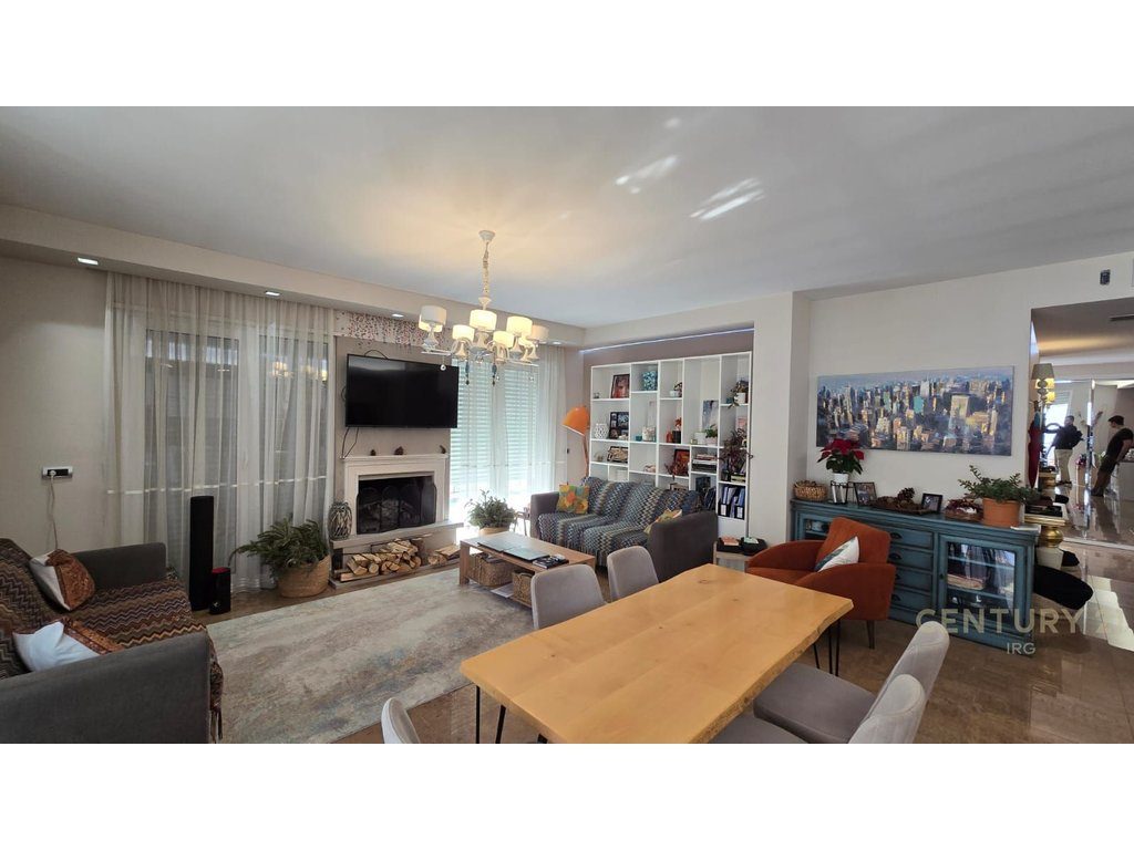 PENTHOUSE 3+1+2 ME VERANDE + POST PARKIMI, LIQENI I THATE!!!