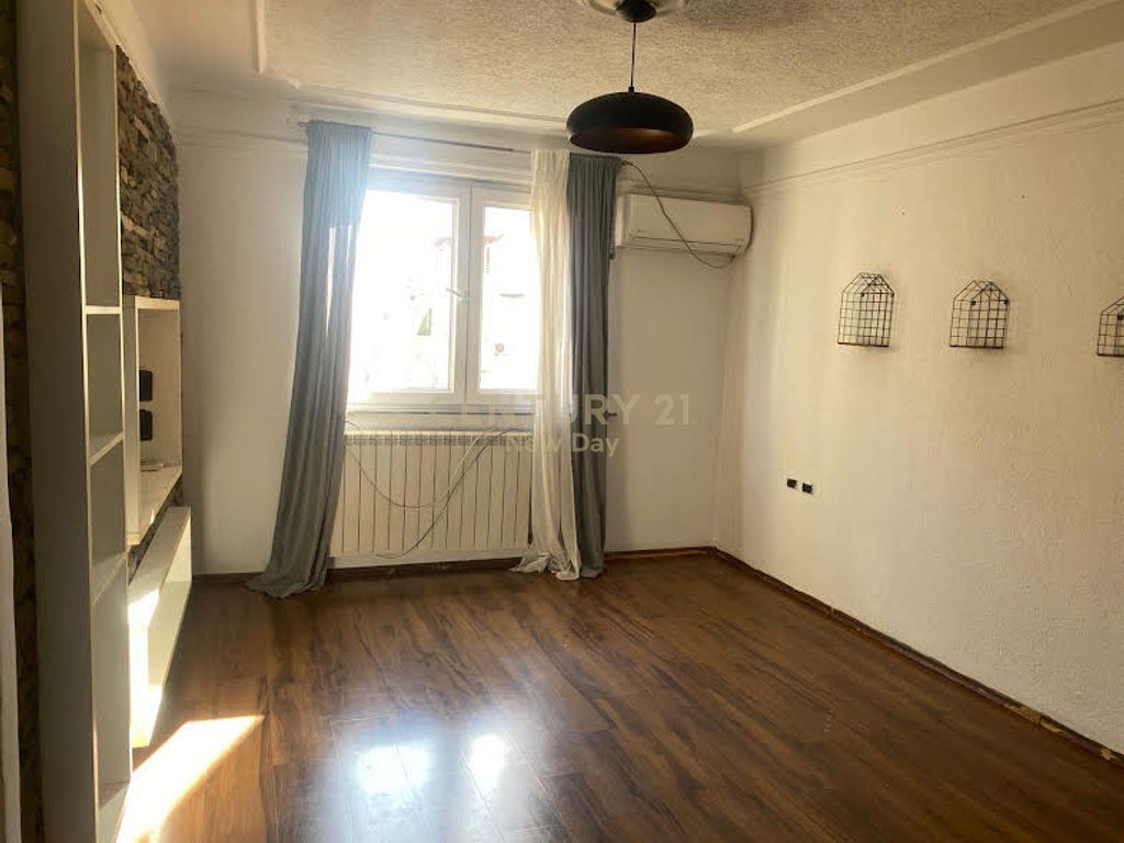 Jepet me qira duplex 2+1+2 prane Zogu Zi.
