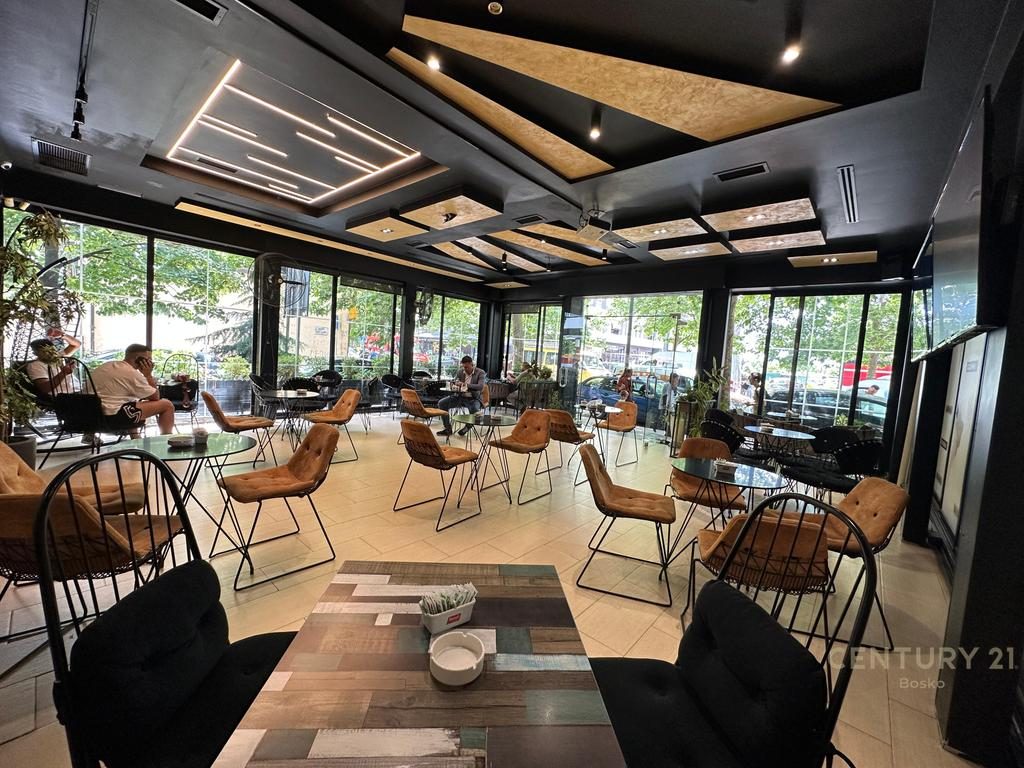 Shitet Ambjent Komercial, Rr. 5 Maji, Tirane!