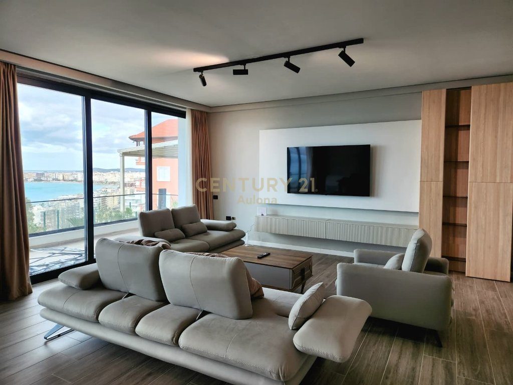 Apartament 2+1 me Oborr dhe Pamje të Plotë nga Deti