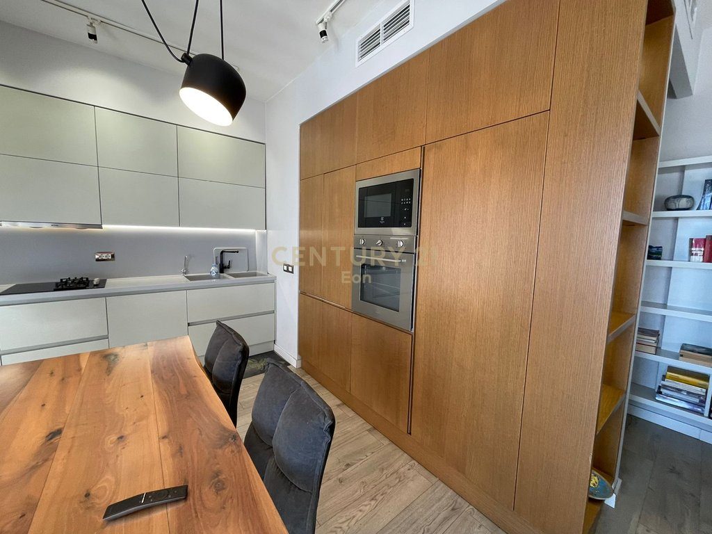 Apartament 2+1 Me Qira me Pamje Deti, Rruga e re e Portit, Durrës !