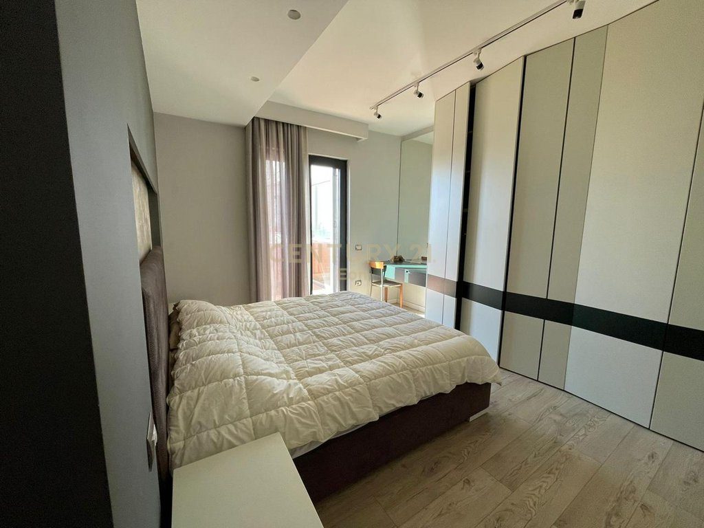 Apartament 2+1 Me Qira me Pamje Deti, Rruga e re e Portit, Durrës !