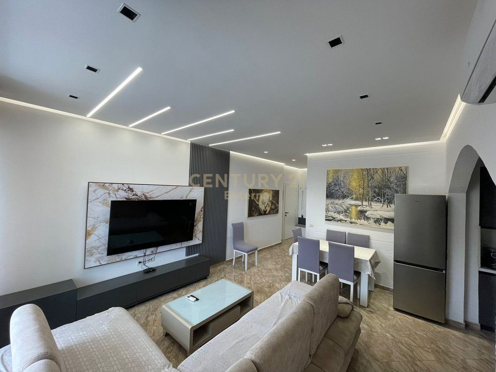 Shitet Apartament 1+1 ne Sarande