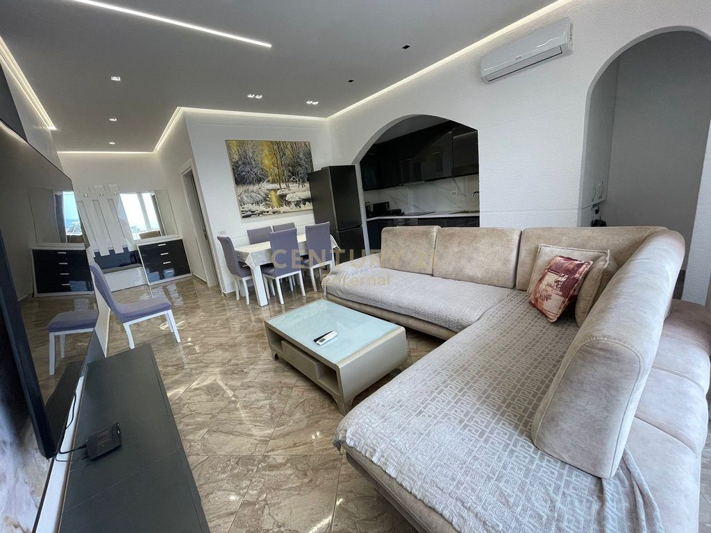 Shitet Apartament 1+1 ne Sarande