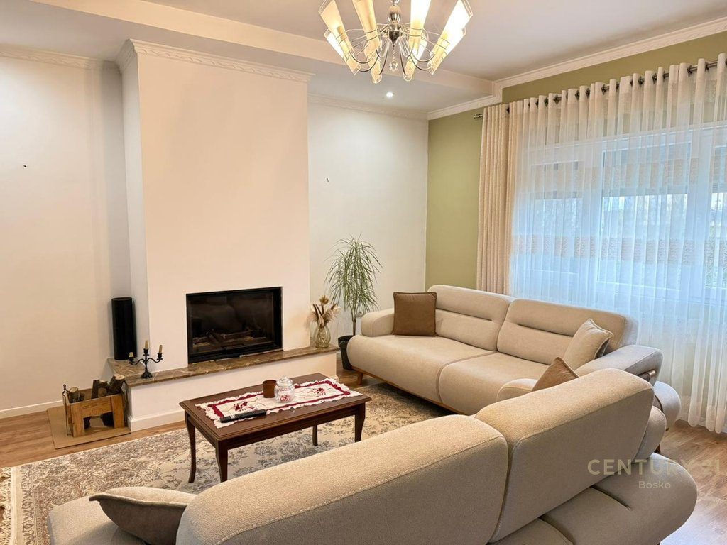 🏡 Super Vilë me Qira – Me Kopsht të Gjelbëruar dhe Parkim për 2 Makina