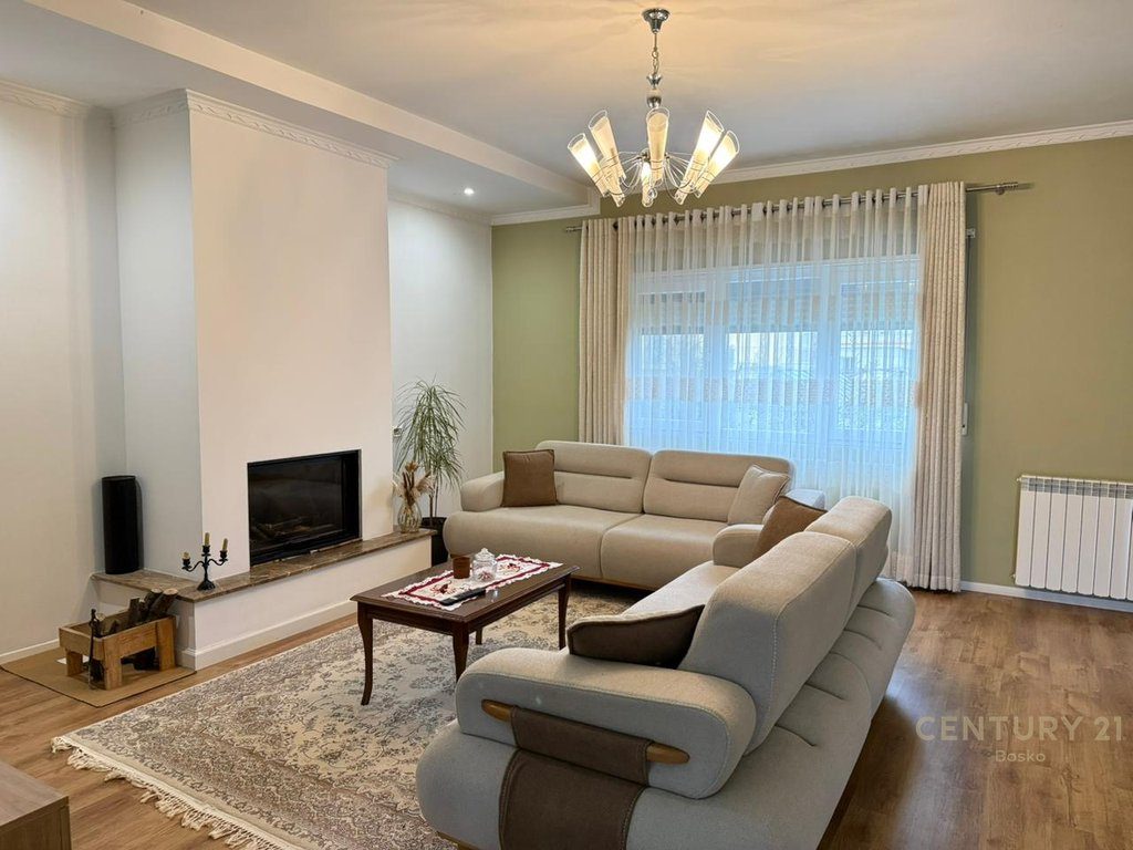 🏡 Super Vilë me Qira – Me Kopsht të Gjelbëruar dhe Parkim për 2 Makina