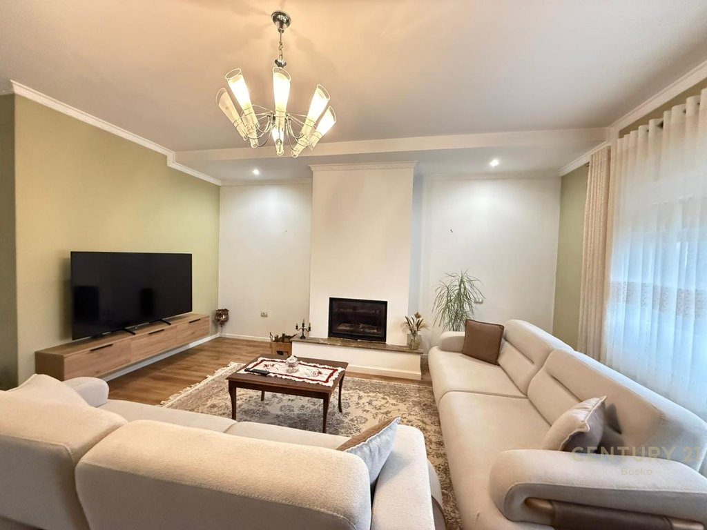 🏡 Super Vilë me Qira – Me Kopsht të Gjelbëruar dhe Parkim për 2 Makina