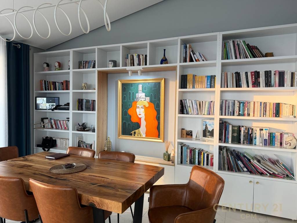 Duplex me oborr dhe pamje fantastike në Linzë