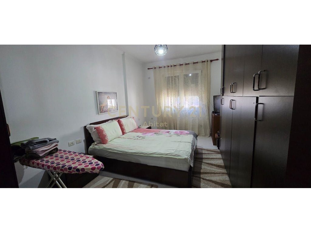 SHITET APARTAMENT 2+1 – PRANË KOPSHTIT BOTANIK