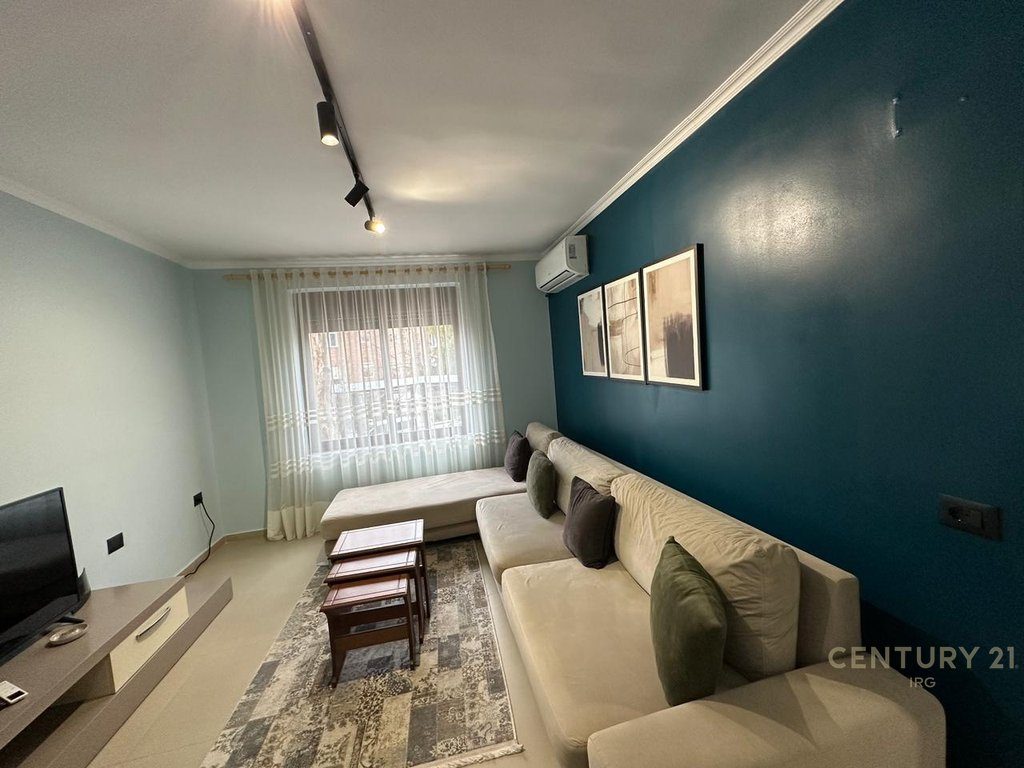 Apartament 1+1 me kuzhine te vecuar, pranë Lulishtes “1 Maji” – përballë Ish-Ekspozitës