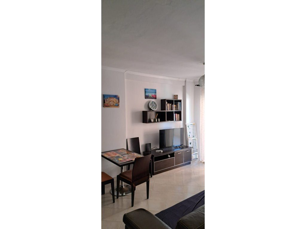 JEPET PER QIRA APARTAMENT 1+1,ME PAMJE NGA DETI,NE LUNGOMARE( E disponueshme prej shtatorit!