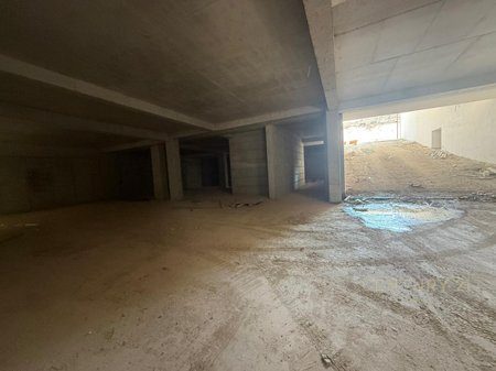 Shitet Kati -2 i Parkingut pranë Rrugës së Barrikadave