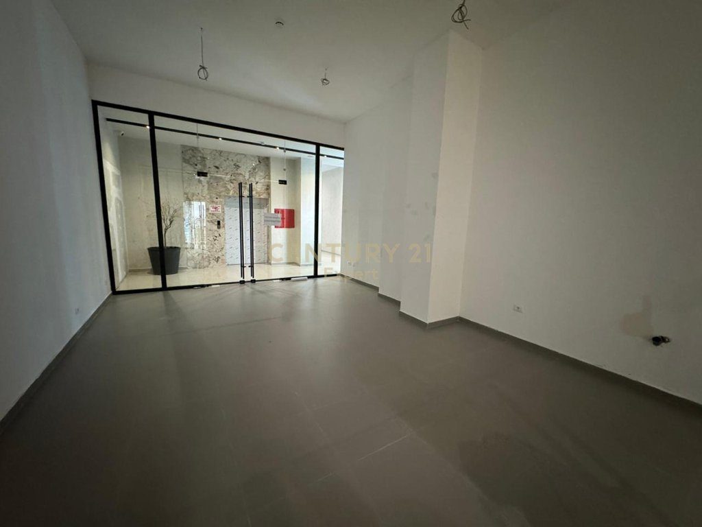 TEK GARDEN BUILDING JAPIM AMBJENT KOMERCIAL PER QIRA