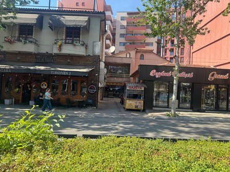 TEK GARDEN BUILDING JAPIM AMBJENT KOMERCIAL PER QIRA