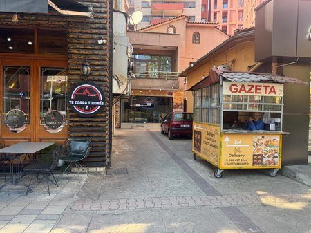 TEK GARDEN BUILDING JAPIM AMBJENT KOMERCIAL PER QIRA