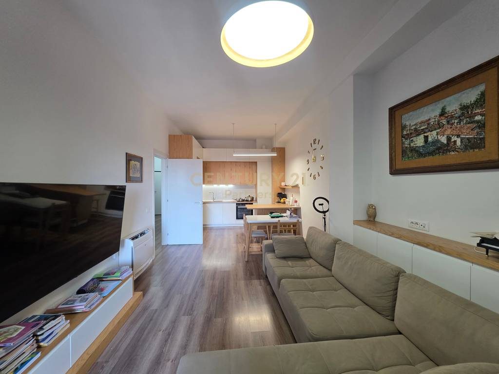 SHESIM APARTAMENT 2+1+2  & POST PARKIMI PRANE PAZARIT TE RI