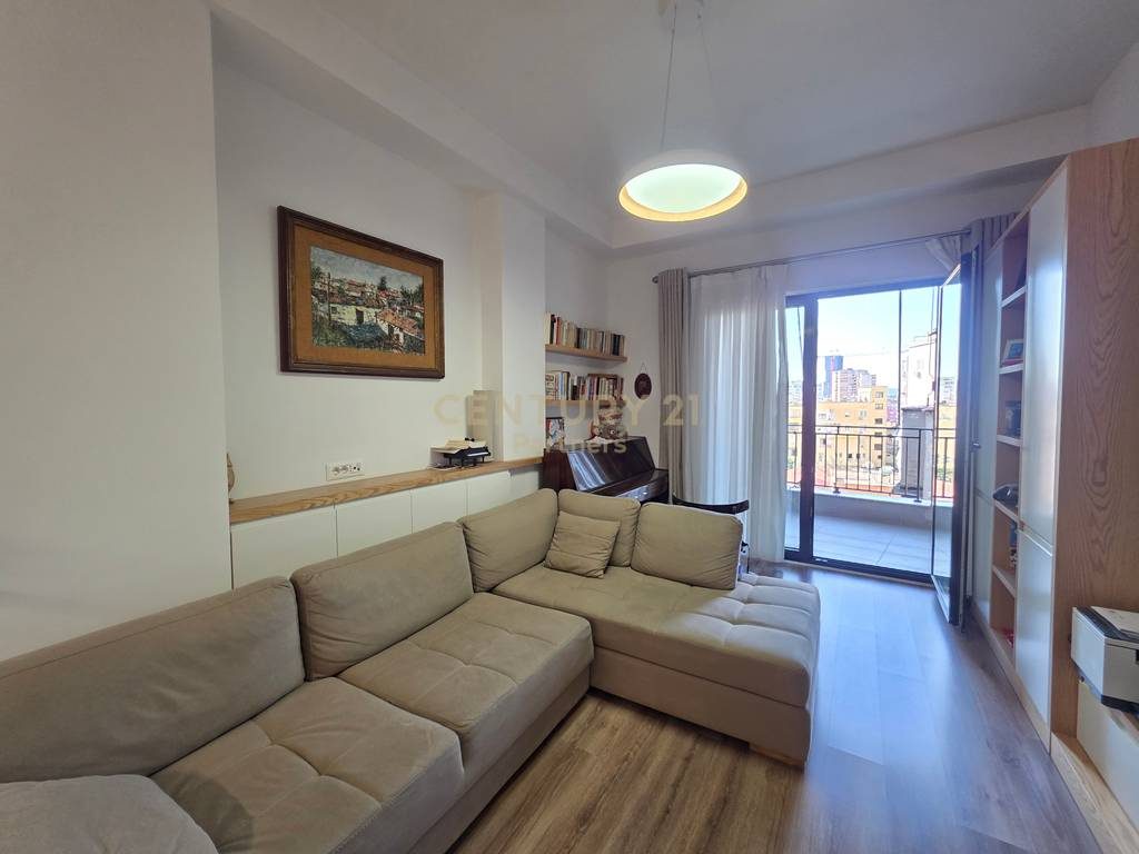 SHESIM APARTAMENT 2+1+2  & POST PARKIMI PRANE PAZARIT TE RI