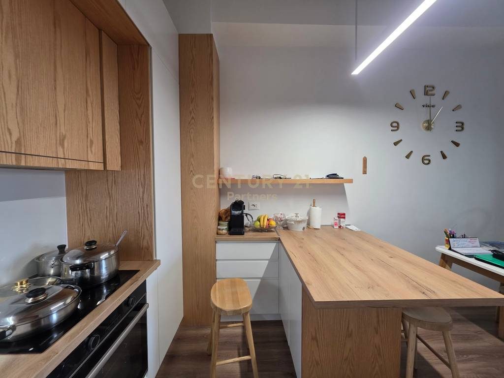 SHESIM APARTAMENT 2+1+2  & POST PARKIMI PRANE PAZARIT TE RI