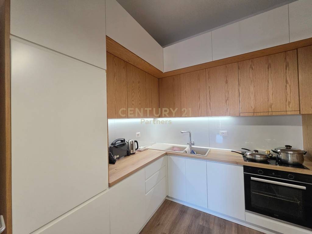 SHESIM APARTAMENT 2+1+2  & POST PARKIMI PRANE PAZARIT TE RI