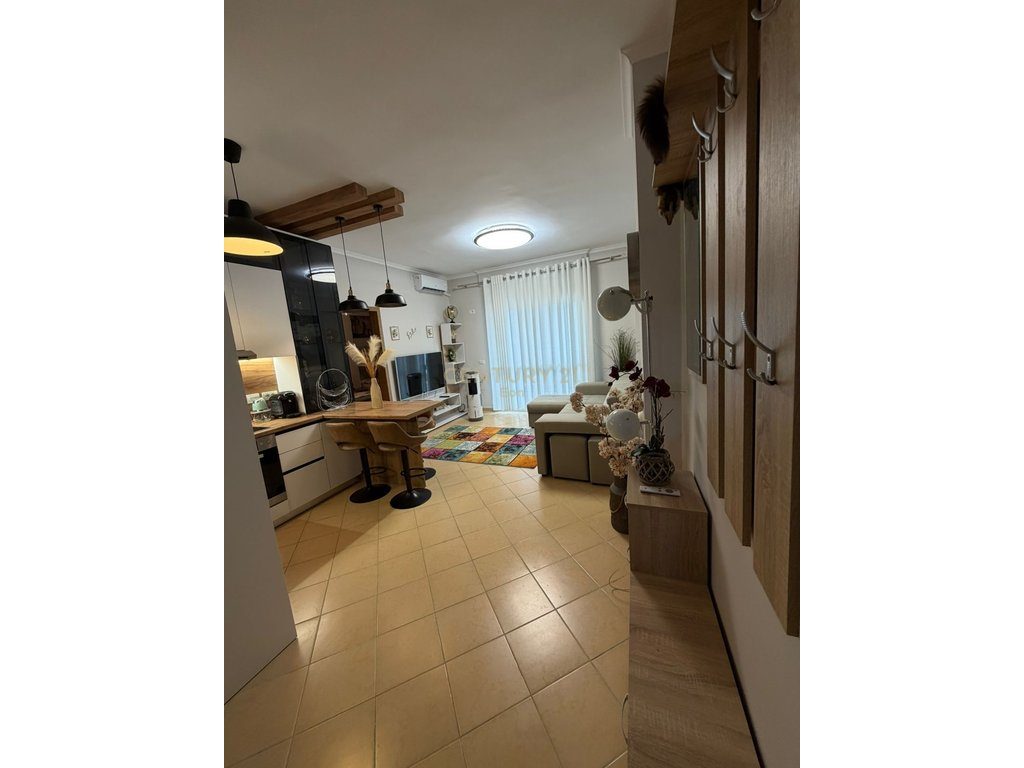 SHITET APARTAMENT 1+1 PRANE RESTORANT SHPIRAGU NE GOLEM !