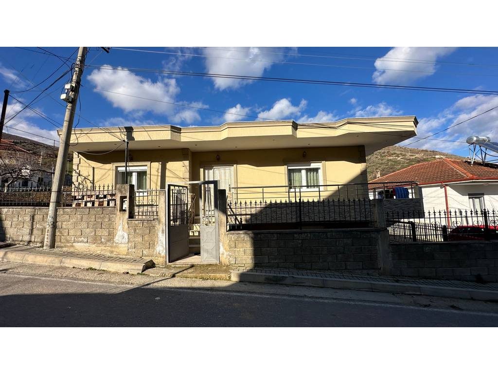 SHTËPI PRIVATE PËR SHITJE NË POGRADEC – RRUGA E MOKRËS, ME 200 M2 TRUALL !!!!