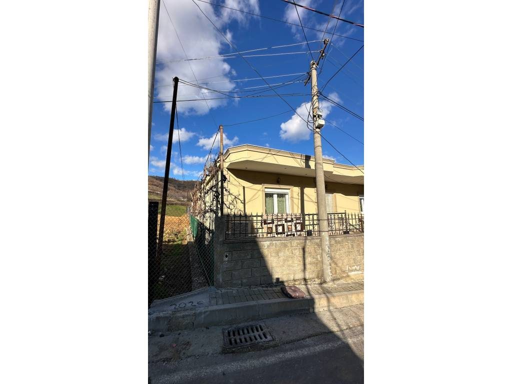 SHTËPI PRIVATE PËR SHITJE NË POGRADEC – RRUGA E MOKRËS, ME 200 M2 TRUALL !!!!